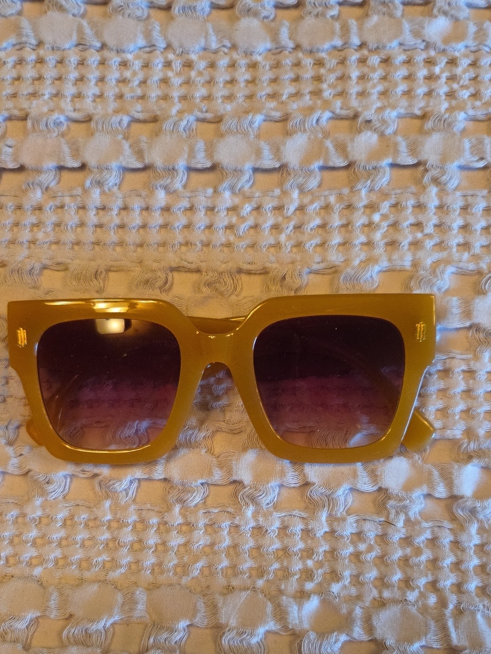 Cream/ Tan Square Frame Sunglasses - Women's Fashion Shades